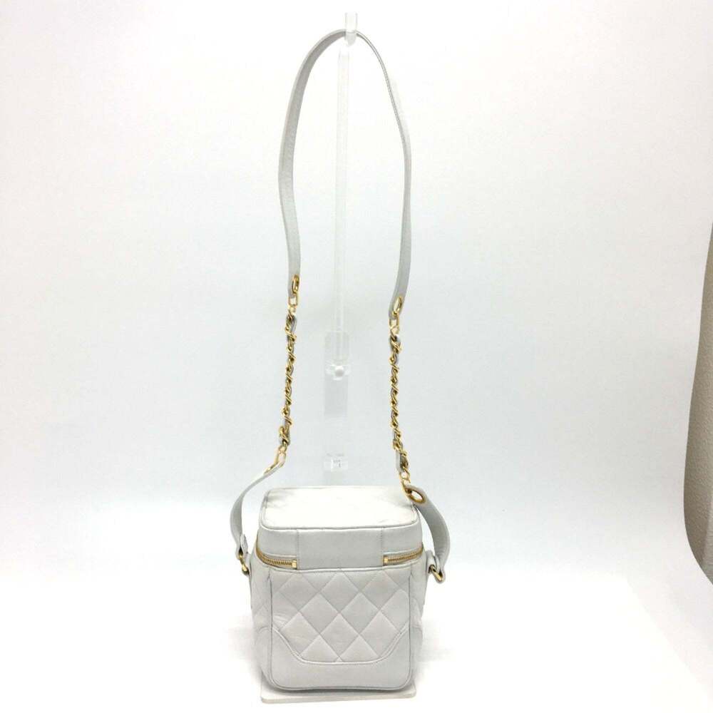 CHANEL White Lambskin Leather Logo Shoulder Bag - Picture 2 of 16